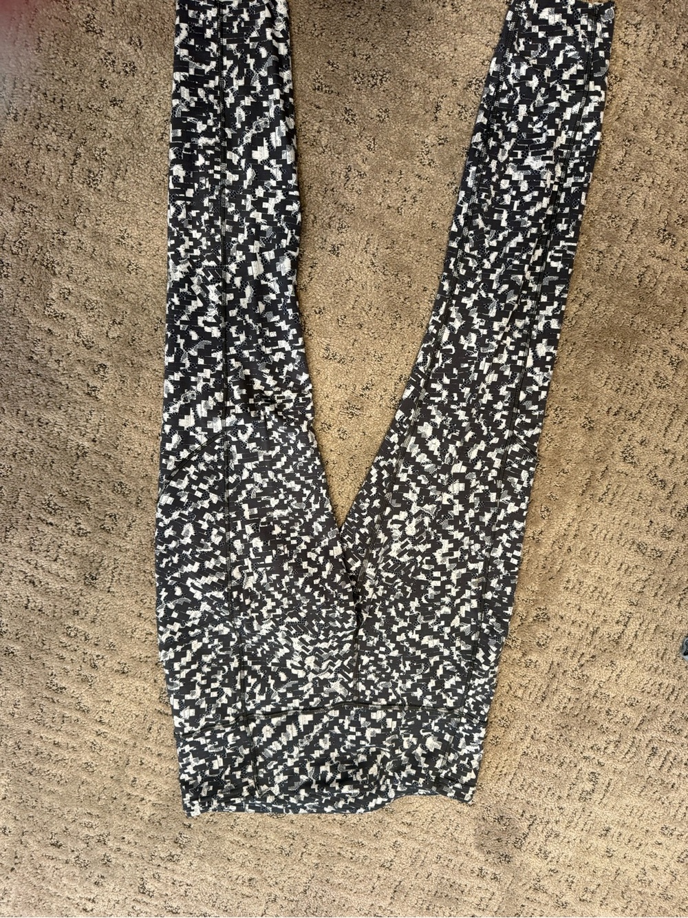 lululemon athletica Black & White Abstract Print Leggings. Fast and free 25 inch
